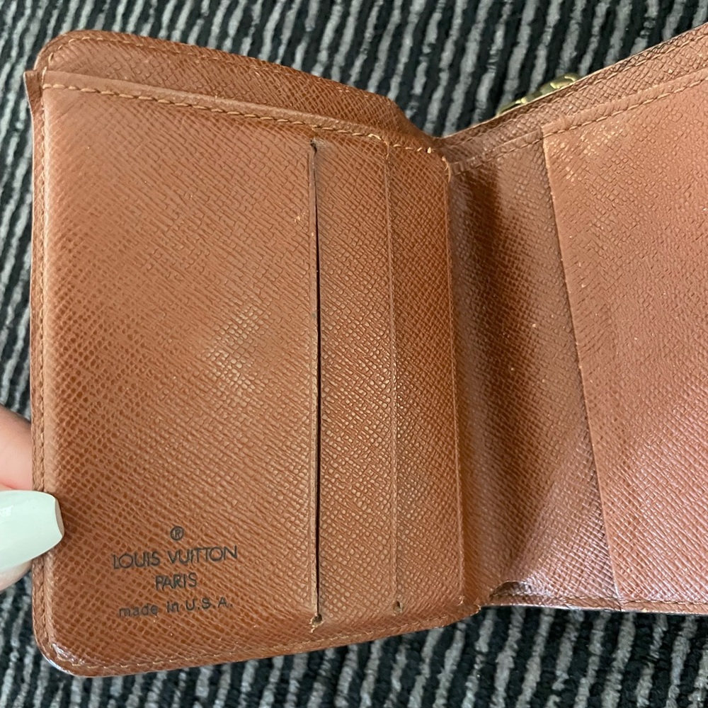 Louis Vuitton zip monogram compact wallet - Picture 3 of 6